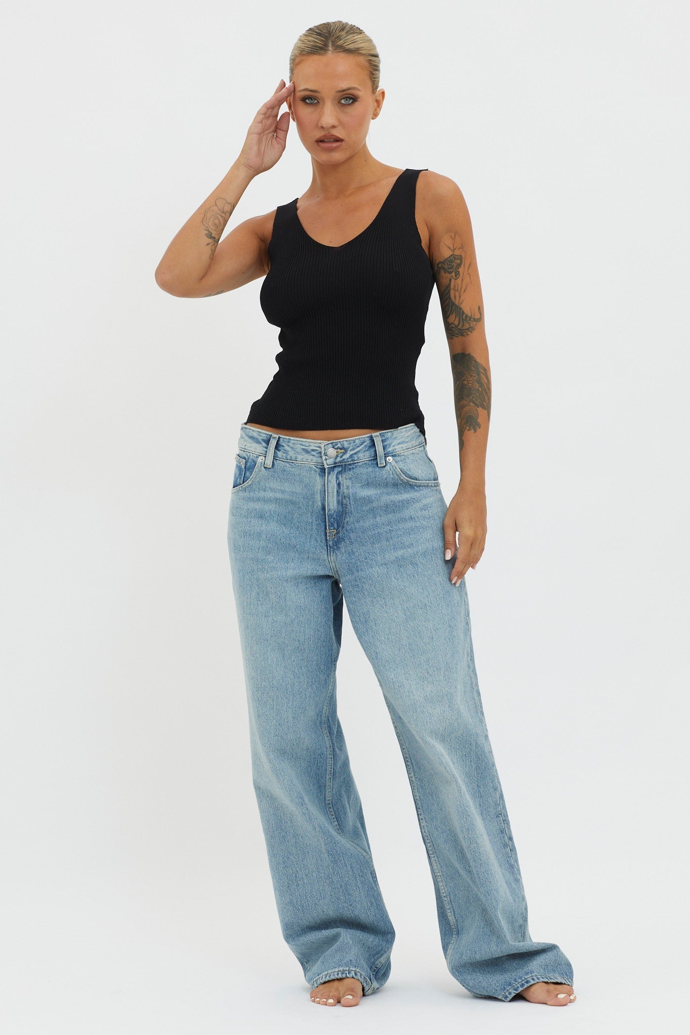 Off-Duty V-Neck Ribbed Knit Top Black