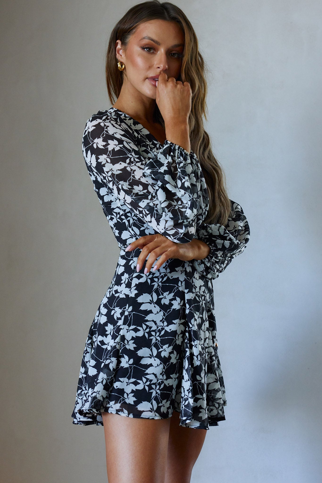 Estelle Long Sleeve V-Neckline Dress Leaf Print Black