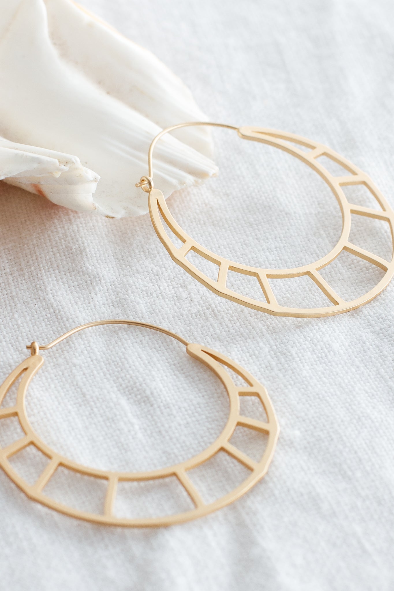 Dinah Hoop Earrings Gold