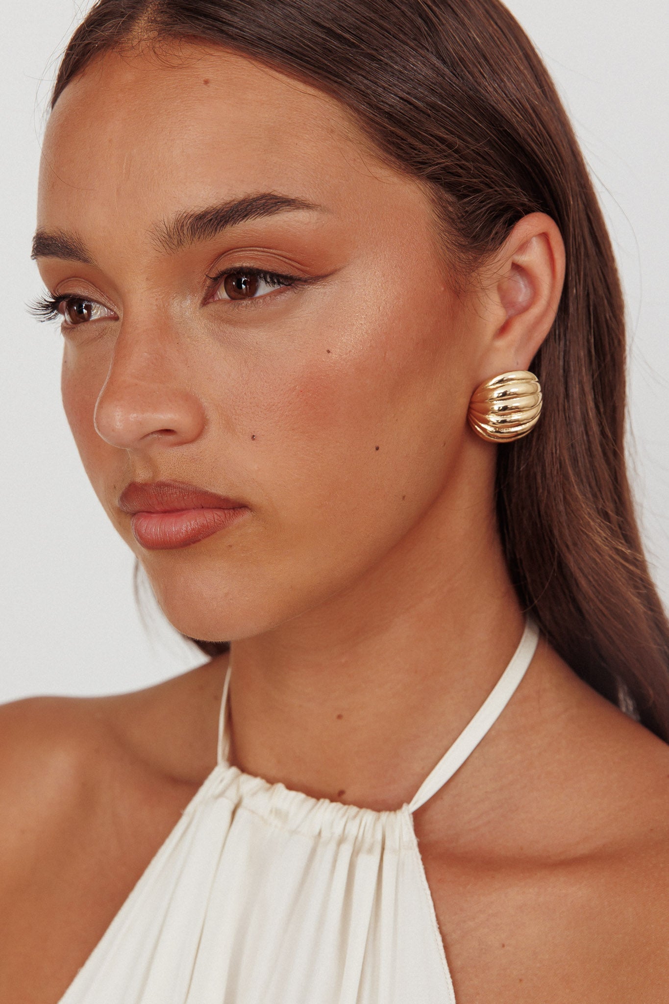 Shelly Ribbed Curve Earrings Gold
