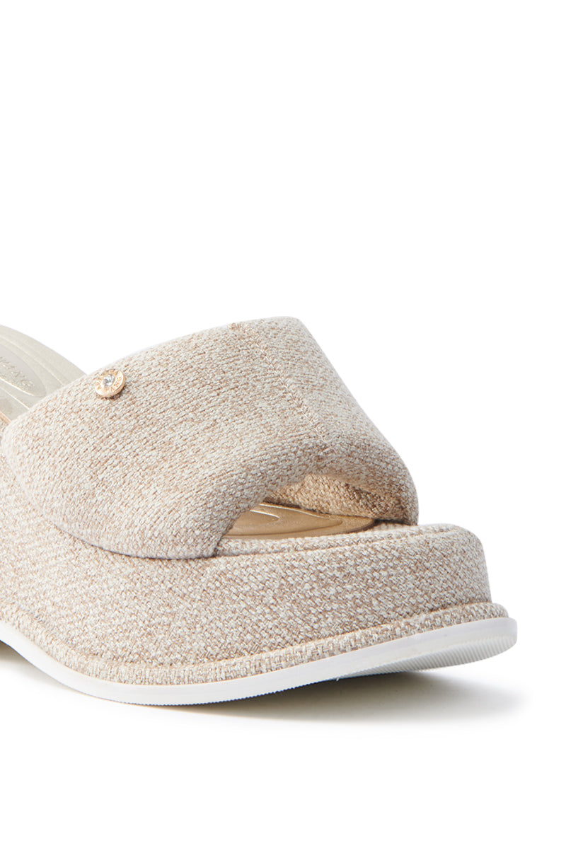 ��AZALEA WANG NATHALIA BEIGE NOVELTY FLATFORM SANDAL