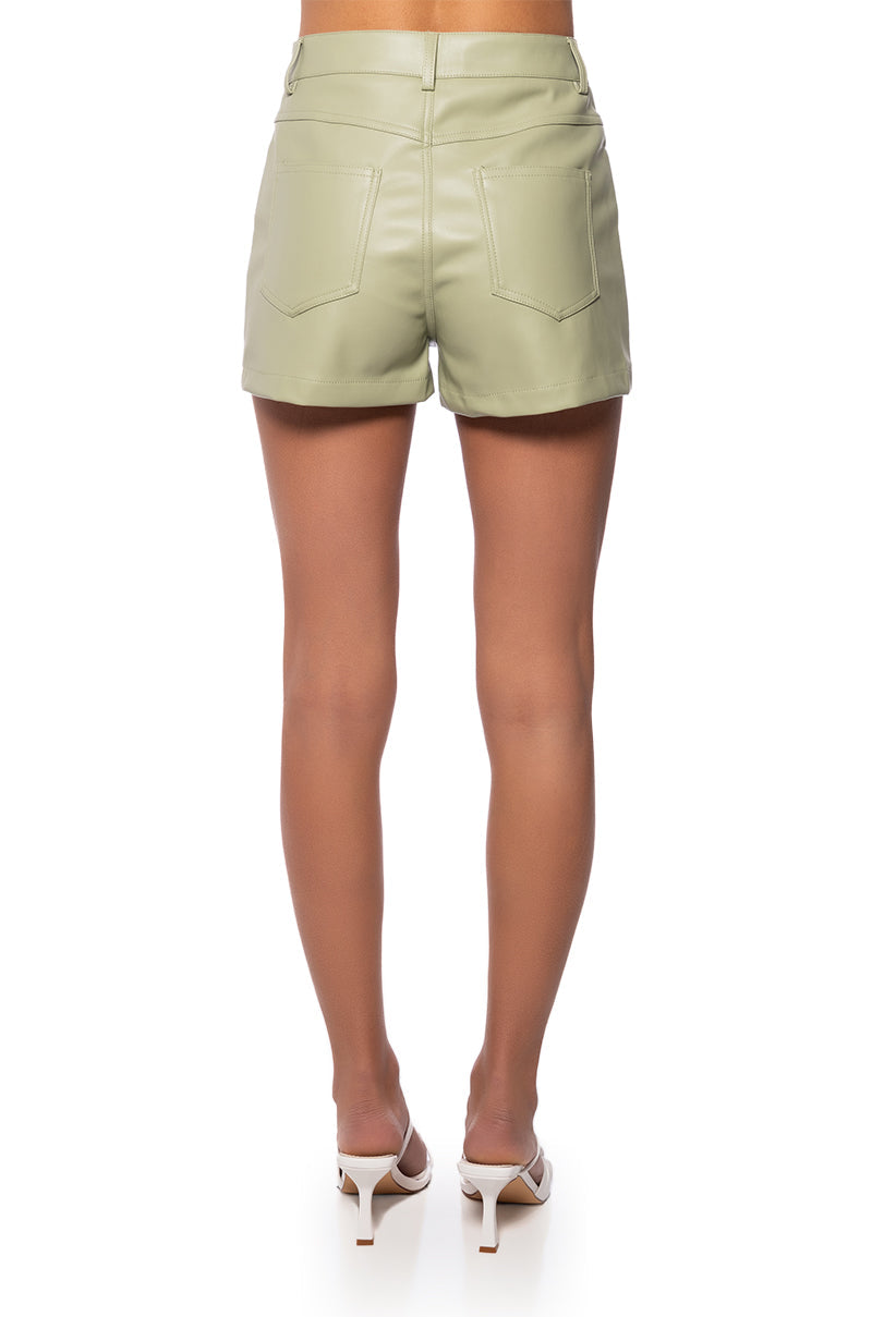 TE QUIERO FAUX LEATHER SHORT